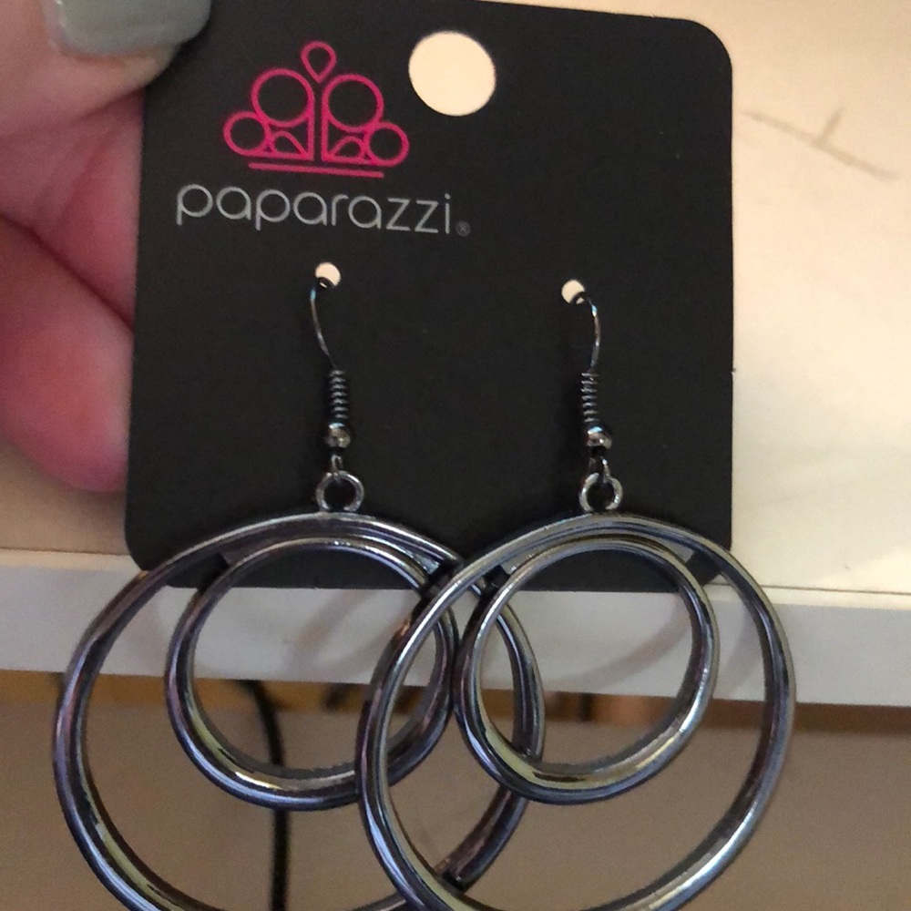 Super cute hoop earrings gun metal finish